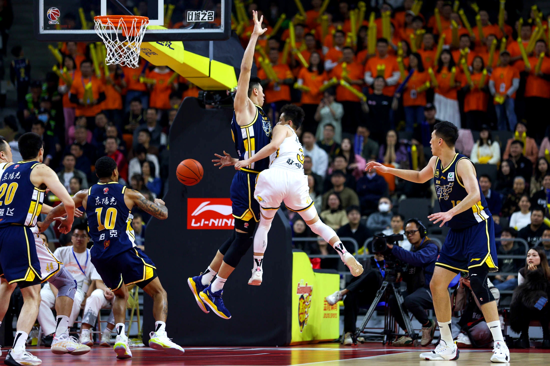 开云-包含中原黑豹队对阵辽东鲸鲨队，举重超级杯失利，内线统治篮板——防守强度拉满的词条