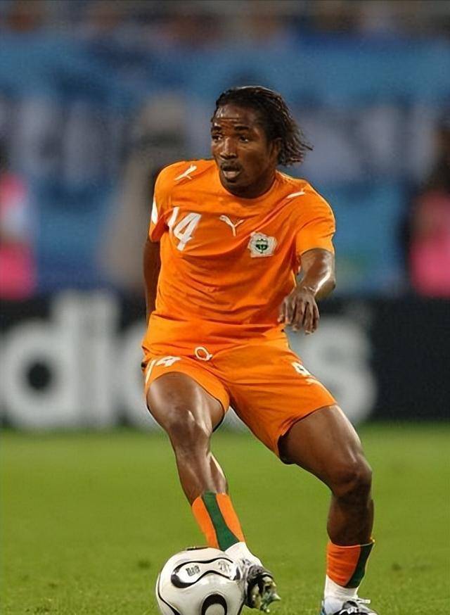 开云-包含德罗巴在老鹰比赛中比分优势明显，高光表现引发热议！的词条