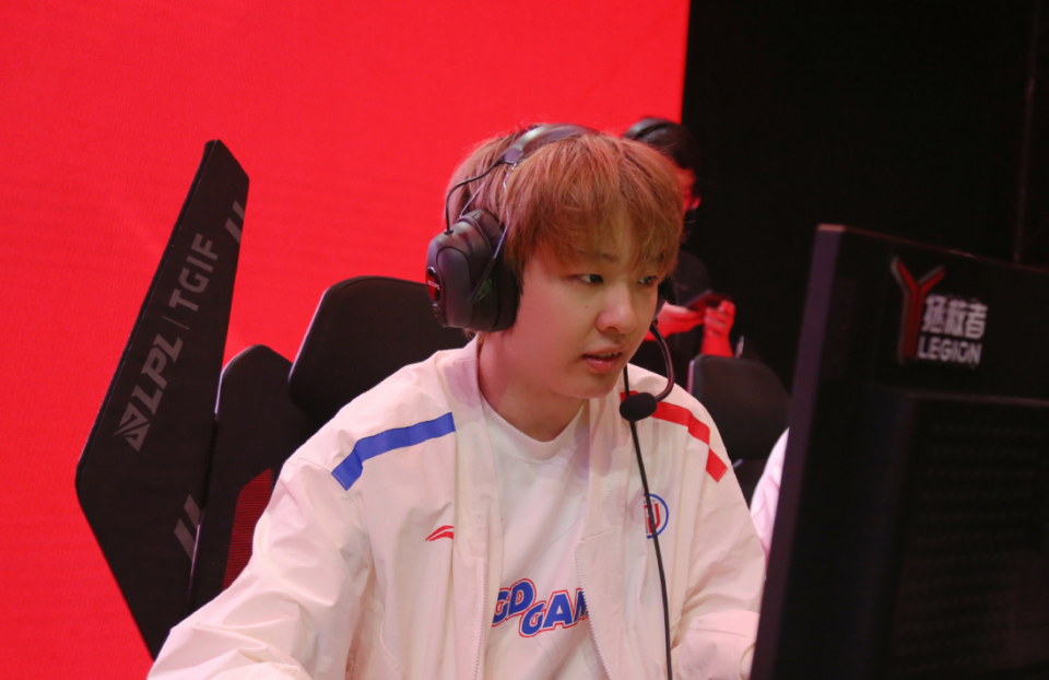 Kaiyun-Rookie连续十五场比赛得分超过高光表现，TL挑战极限！的简单介绍